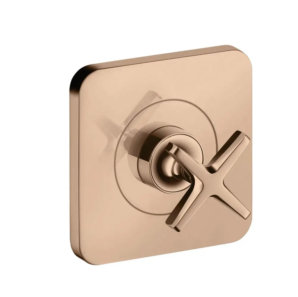 Ein AXOR-Absperrventil in glänzendem Rotgold mit quadratischer Grundplatte und einem Kreuzgriff zur Regulierung des Wasserflusses.